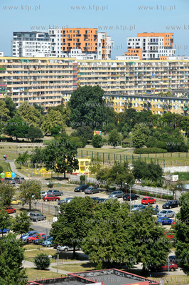 Gdansk Przymorze. Osiedlowy parking na ul. Kolobrzeskiej,...