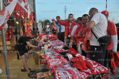 Gdansk. Mecz towarzyski Polska - Niemcy. Nz. stoisko...