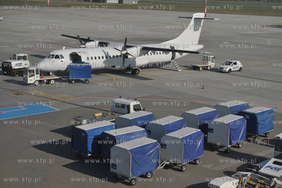 Port lotniczy Poznan - Lawica im. Henryka Wieniawskiego....