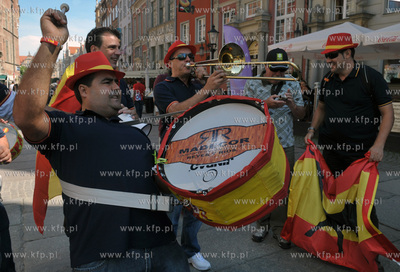 Ulice Dluga i Dlugi Targ w Gdansku dzien przed meczem...
