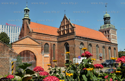 Gdansk. Koscioł bazylika sw. Brygidy widziana od strony...