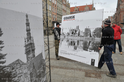 Wystawa Gdansk miasto od nowa na Dlugim Targu. Zdjęcia...