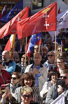 Gdańsk. Przedproże Ratusza Głównego Miasta. Prodemokratyczna...