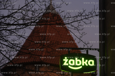 Sklep sieci Żabka na Targu Rybnym na Głównym Mieście...