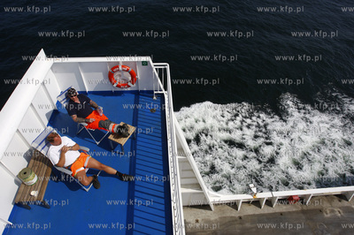 Prom armatora Finnlines kursjacy na trasie Travemunde...