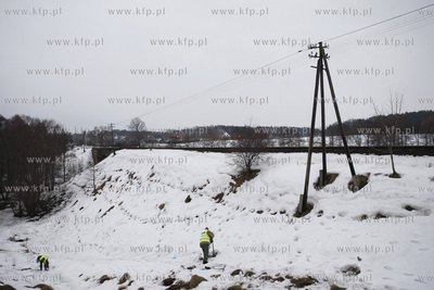 Rebiechowo. Saperzy przygotowujacy teren pod budowe...