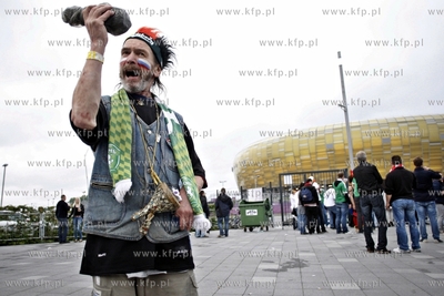 Gdansk Arena. Kibice wchodza na cwiecfinalowy mecz...