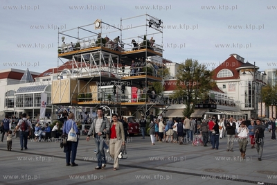 Sopot. Festiwal Artloop. Kwatera glowna festiwalu instalacja...