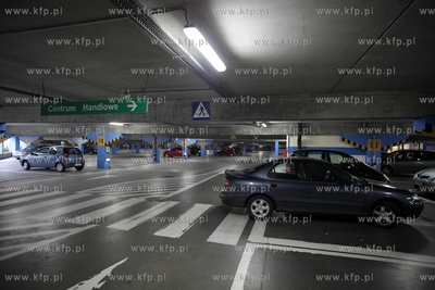 Parking w Centrum Handlowym Morena. Samochod zaparkowany...