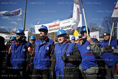Pikieta pod Urzędem Wojewodzkim w Gdansku w gescie...