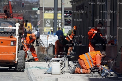 Sopot. Rewitalizacja Al.Niepodleglosci. Wymiana nawierzchni...