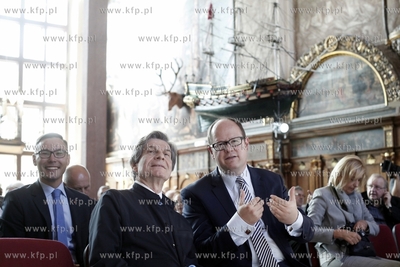 Gdansk. Dwor Artusa. Wyklad Guya Sormana i uroczystosc...