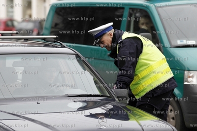 Kontrola policjantow ruchu drogowego stanu trzezwosci...