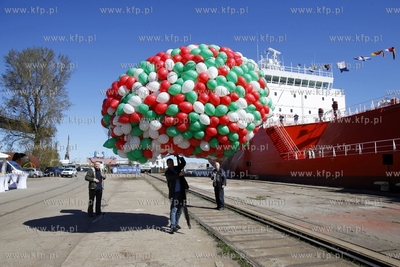 Stocznia Gdansk. Uroczystosc chrztu statku SYN ANTARES....