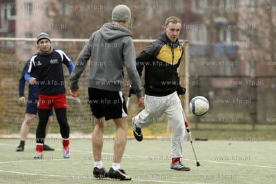 Gdansk Zaspa. Pilkarski turniej dzikich druzyn Do przerwy...
