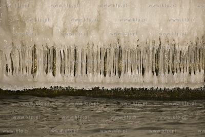 Oblodzone molo w Gdańsku Brzeźnie.
04.01.2016
fot....