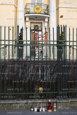 Kwiaty i znicze pod konsulatem Niemiec w Gdańsku.
21.12.2016
fot....