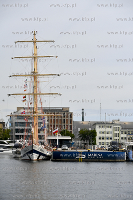 Żaglowiec Pogoria zacumowany w marinie w Gdyni. 14.06.2024...