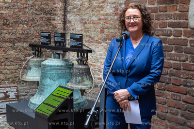 Zespół Przedbramia. Po 83 latach trzy dzwony kościelne,...