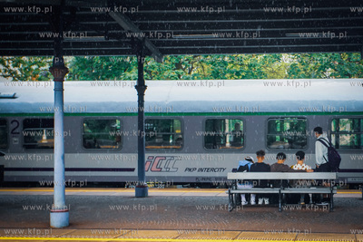 Sopot, dworzec PKP. Wakacyjne podróże pociągiem....