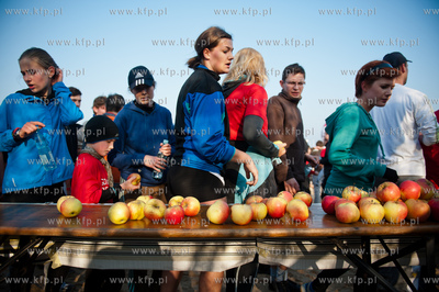 Gdansk. Plaza w Brzeznie. Gdansk Biega 2011.
Na start...