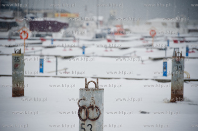 Gdynia. Zima w porcie jachtowym. Niskie temperatury...