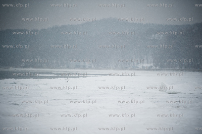 Gdynia. Mrozne zimowe popoludnie na plazy miejskiej....