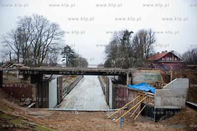 Montaz wazacych 135 ton dwoch sekcji przesla zwodzonego...