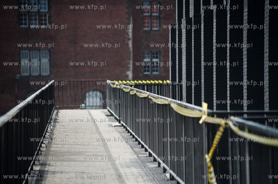 Gdansk. Pierwszy spacer Gdanszczan po Murze Teatru...