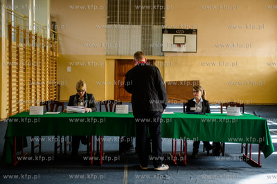 Gdansk. Wrzeszcz. Obwodowa Komisja ds. Wyborow do Rady...