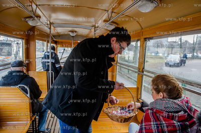 Gdansk. Dzien kobiet w zabytkowym tramwaju 105 N z...