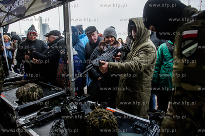 Gdynia. Skwer Kościuszki. Piknik wojskowy pt. Bezpieczna...