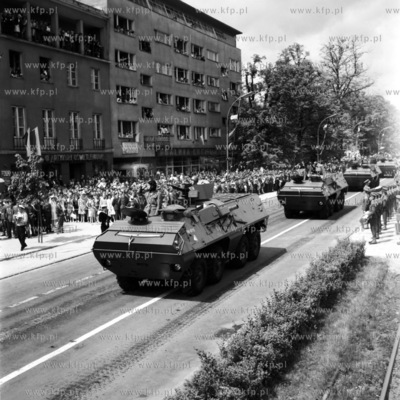 Defilada wojskowa z okazji Dni Morza na al. Grunwaldzkiej...