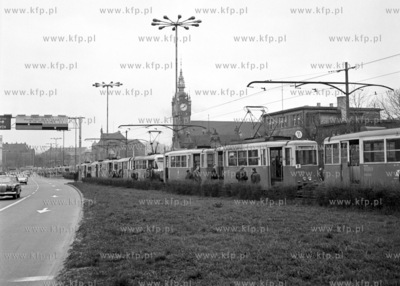 Kolizja samochodu ciezarowego z tramwajem na Wezle...