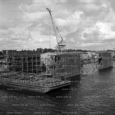 Budowa suchego doku w stoczni gdańskiej. (lata60)....