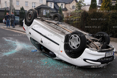 Rumia. O duzym szczesciu moze mowic kierowca Peugeota...