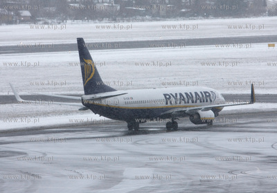 Gdansk, Rebiechowo. Nz. Boeing 737-8AS linii Ryanair.
14.02.2009
fot....