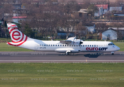 Gdansk, Rebiechowo. Nz. ATR-72-202 linii EuroLOT 23.04.2009...