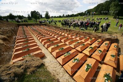 Szczecin/Glinna/zachodniopomorskie. Na cmentarzu wojennym...