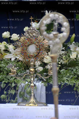 Procesja Bozego Ciala przeszla ulicami Pelplina.  03.06.2010...