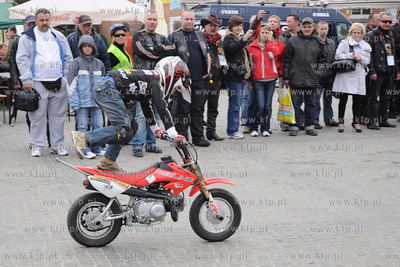 Piotr Zalewski 7-letni motocyklista z Olsztyna popisuje...