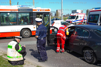 Ok godz. 14 w poblizu skrzyzowania ul. Bulonskiej i...