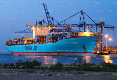 Gdansk. Eleonora Maersk, jeden z najwiekszych kontenerowcow...