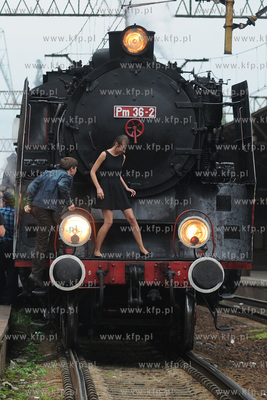 Pociag "Heweliusz", prowadzony przez parowoz z wolsztynskiej...