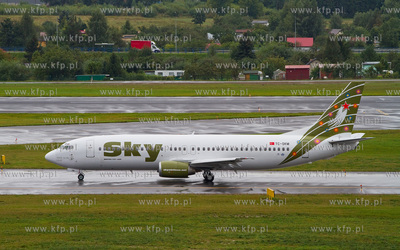 Gdansk, Rebiechowo. Nz. Boeing 737-400 SKY Airliners
12.09.2012...