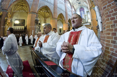 Msza Krzyzma w katedrze pelplinskiej sprawowana przez...