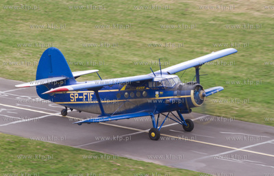 Port Lotniczy Goleniów. Nz. AN 2 Aerogryf. 24.03.2013...