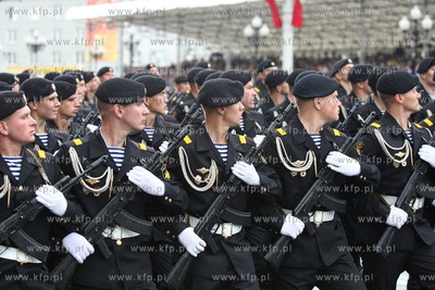 Kaliningrad , Rosja 09.05.2014 Parada na Placu Zwyciestwa...