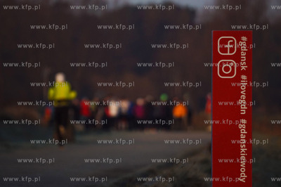 Słupek informacyjny przy zbiorniku retencyjnym Świętokrzyska....