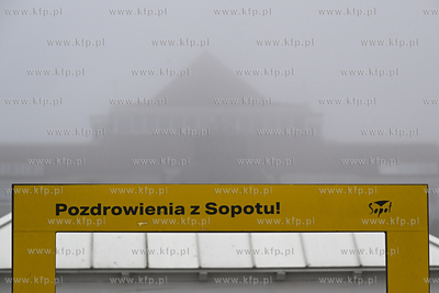 Sopot. Molo i plaza. Mgla. 14.04.2023 fot. Jerzy Bartkowski...